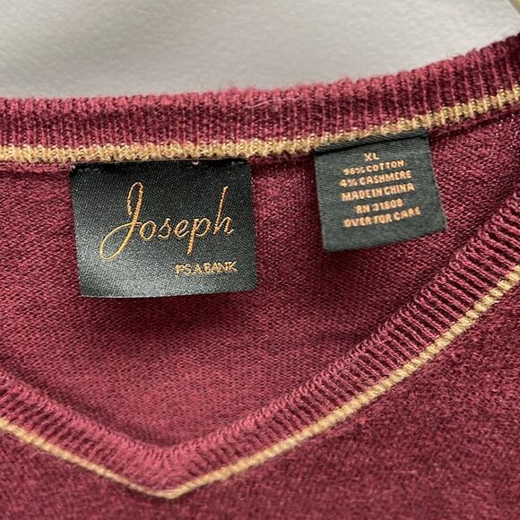 XL - Men's Cashmere Sweater - Jos A Banks - Maroon Tan Accent - Picture 2 of 7
